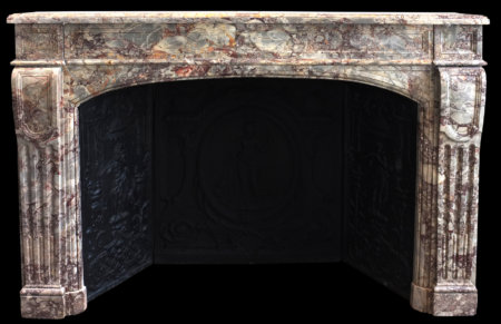 cheminée de style L XIV, époque XIX° en marbre Sarrancolin L 169,5 x h 111,5 cm L XIV style fireplace in Sarrancolin marble